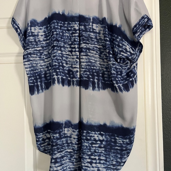 Simply Vera Blouse - Picture 5 of 5